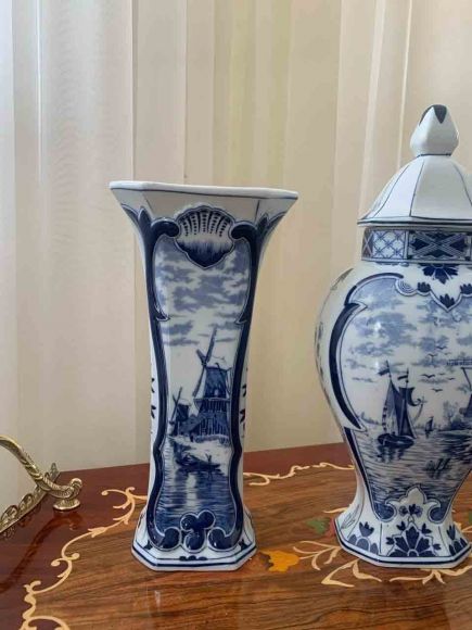 Сет из трех роскошных бельгийских ваз Делф