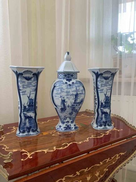 Сет из трех роскошных бельгийских ваз Делф