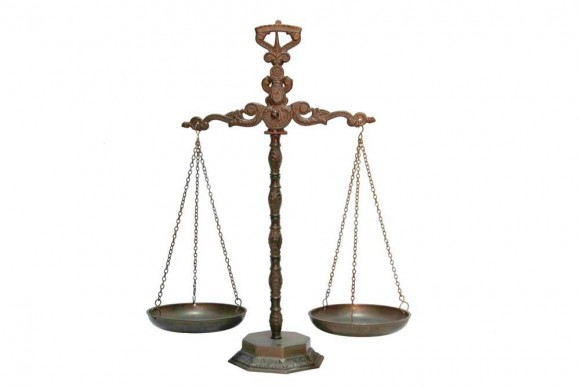 Винтажные весы с 2 чашами. Латунное литье. Европа. Середина 20 вв