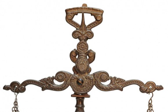 Винтажные весы с 2 чашами. Латунное литье. Европа. Середина 20 вв