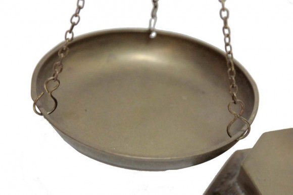 Винтажные весы с 2 чашами. Латунное литье. Европа. Середина 20 вв