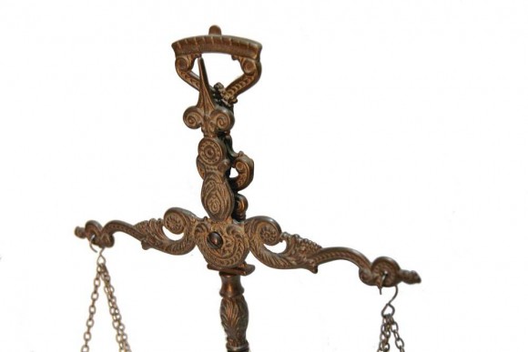 Винтажные весы с 2 чашами. Латунное литье. Европа. Середина 20 вв