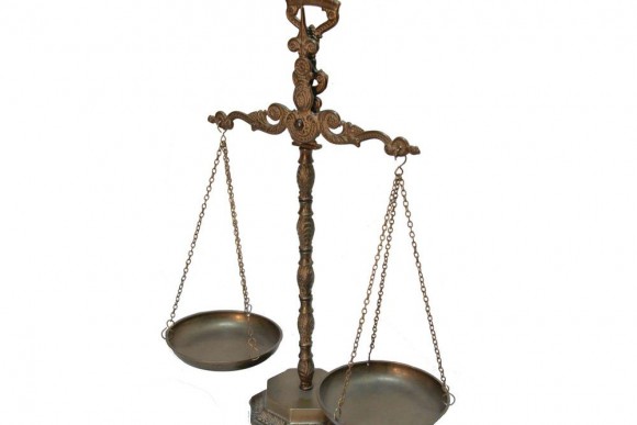 Винтажные весы с 2 чашами. Латунное литье. Европа. Середина 20 вв