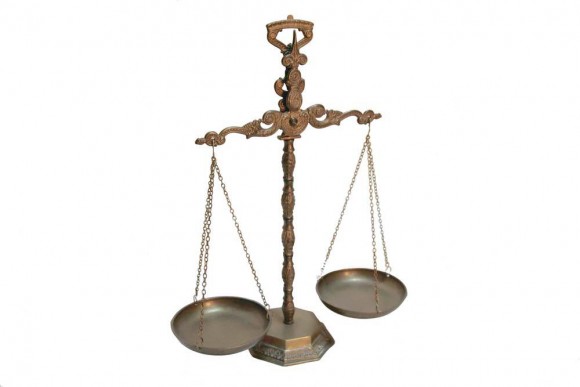 Винтажные весы с 2 чашами. Латунное литье. Европа. Середина 20 вв