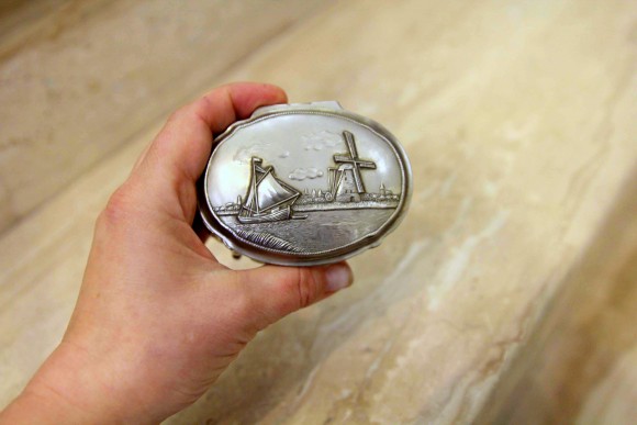 Миленькая маленькая шкатулочка со спокойным пейзажем