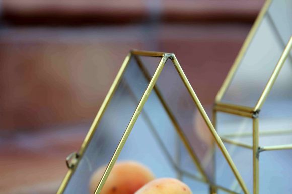 Стеклянная витрина - домик для коллекций