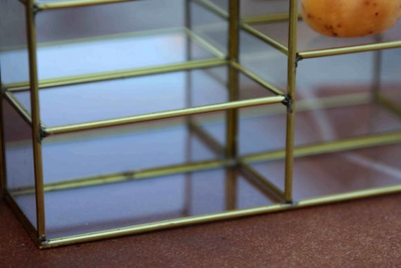 Стеклянная витрина - домик для коллекций