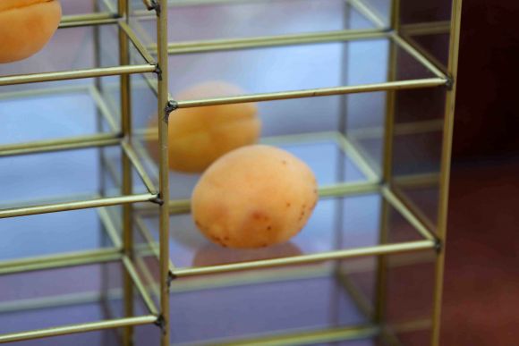 Стеклянная витрина - домик для коллекций