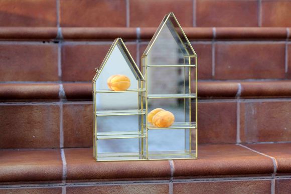 Стеклянная витрина - домик для коллекций