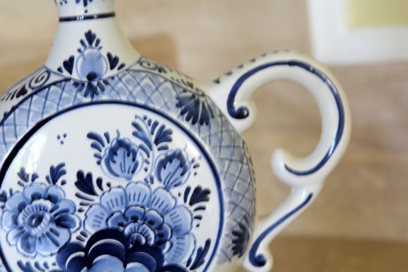 Винтажная ёмкость для масла - голландский сюжет.