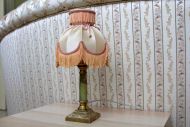 Антикварная настольная лампа со старинным абажуром