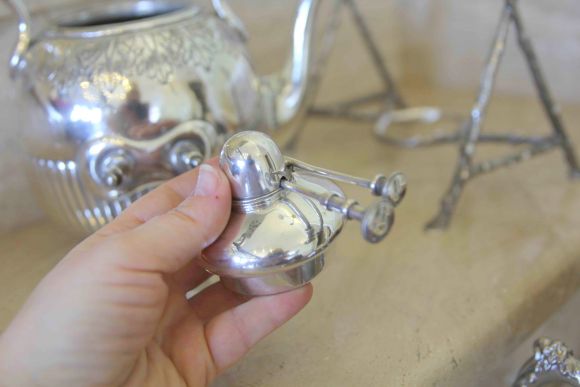 Старинная бульотка со спиртовкой на изящной подставке