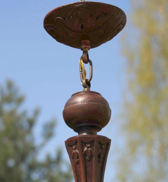 Потрясающая антикварная резная люстра из дуба