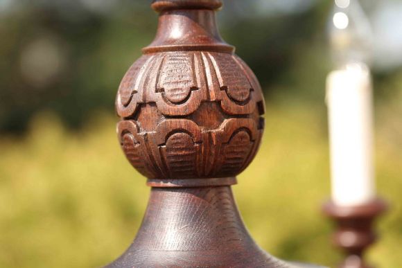 Потрясающая антикварная резная люстра из дуба