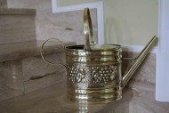 Замечательная, удобная, антикварная лейка из латуни