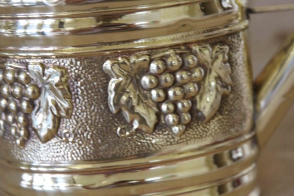 Замечательная, удобная, антикварная лейка из латуни