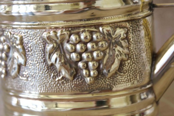 Замечательная, удобная, антикварная лейка из латуни