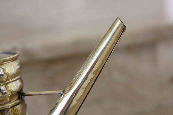 Замечательная, удобная, антикварная лейка из латуни