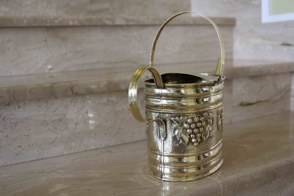 Замечательная, удобная, антикварная лейка из латуни