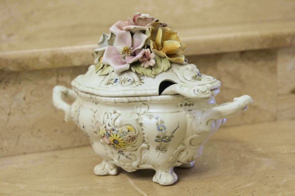 Супница Bassano среднего размера с половником 