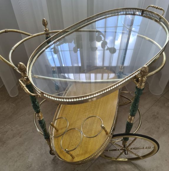 Очень красивый сервировочный столик. Европа. Середина 20века.