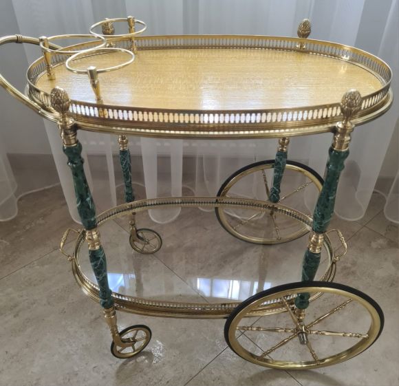 Очень красивый сервировочный столик. Европа. Середина 20века.