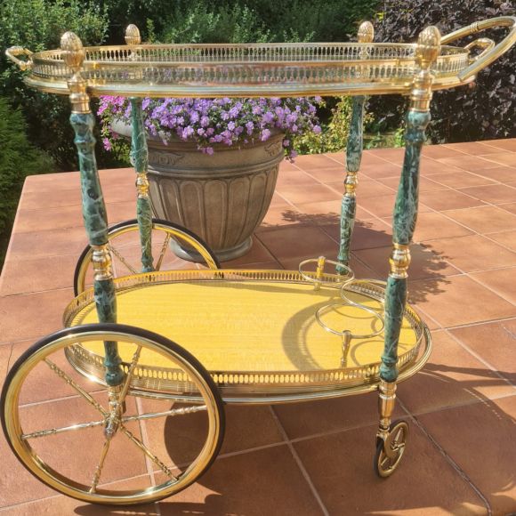 Очень красивый сервировочный столик. Европа. Середина 20века.