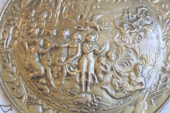 Антикварное панно с античным сюжетом и мечами