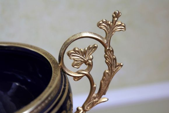 Винтажная ваза с латунными ручками.Европа. Начало 20 века