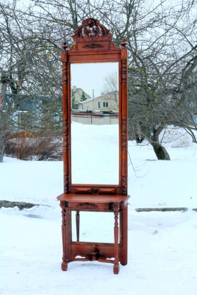Великолепное, старинное напольное зеркало