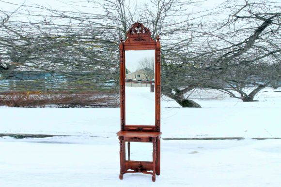 Великолепное, старинное напольное зеркало