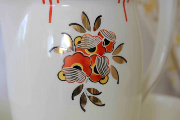 Яркий фарфоровый набор для ванной комнаты или спальни