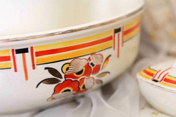 Яркий фарфоровый набор для ванной комнаты или спальни