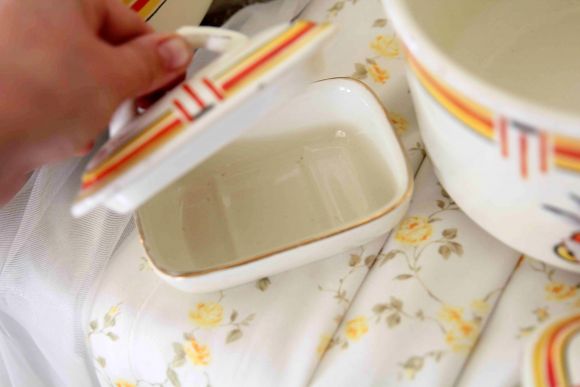 Яркий фарфоровый набор для ванной комнаты или спальни