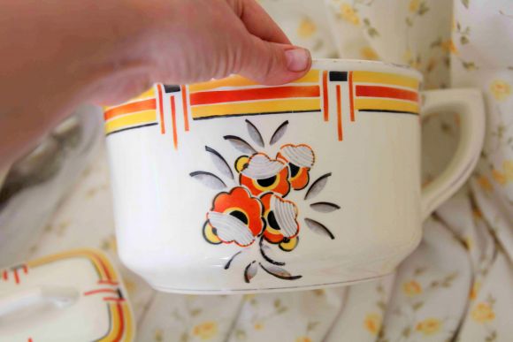 Яркий фарфоровый набор для ванной комнаты или спальни