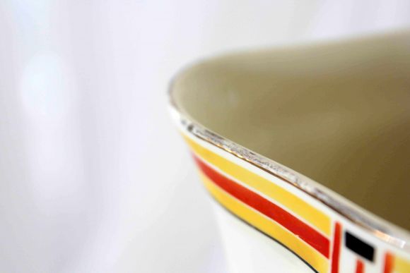 Яркий фарфоровый набор для ванной комнаты или спальни