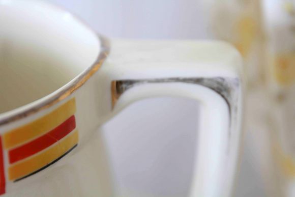 Яркий фарфоровый набор для ванной комнаты или спальни