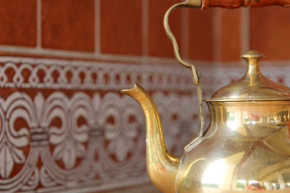 Идеальный тяжёлый чайничек из латуни с деревянной ручкой