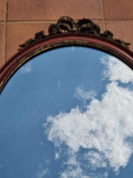 Винтажное овальное зеркало в деревянной оправе. Бельгия.