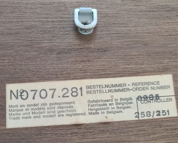 Винтажное овальное зеркало в деревянной оправе. Бельгия.