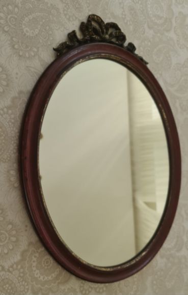 Винтажное овальное зеркало в деревянной оправе. Бельгия.