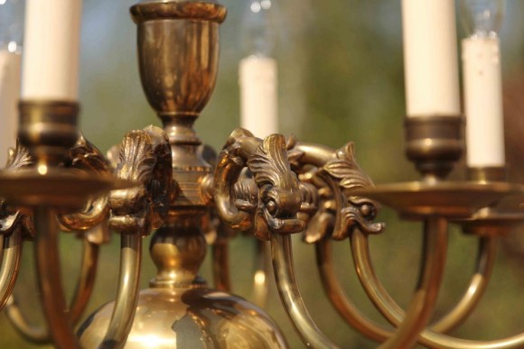 Красивая антикварная люстра в полированной бронзе