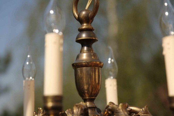 Красивая антикварная люстра в полированной бронзе