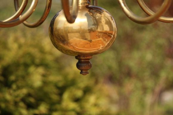 Красивая антикварная люстра в полированной бронзе