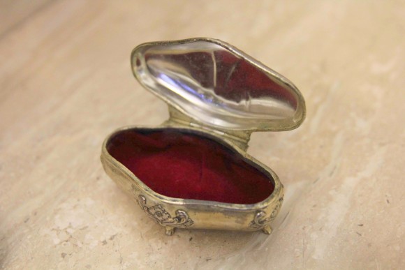 Хорошенькая шкатулочка интересной необычной формы