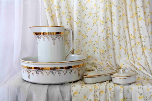 Шикарный фарфоровый набор из 4 предметов