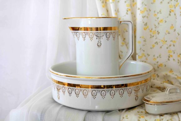 Шикарный фарфоровый набор из 4 предметов