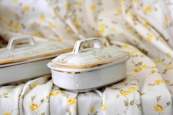 Шикарный фарфоровый набор из 4 предметов