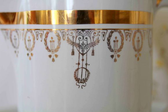 Шикарный фарфоровый набор из 4 предметов