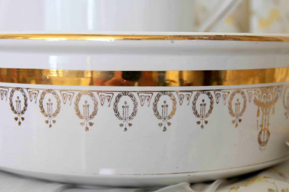 Шикарный фарфоровый набор из 4 предметов